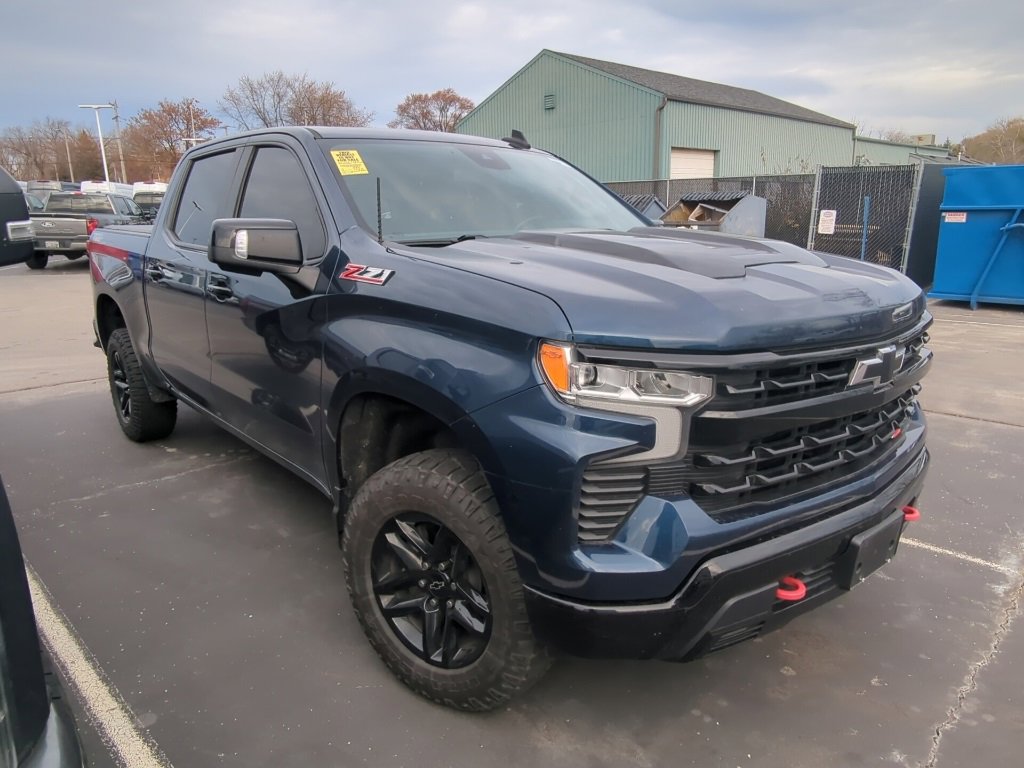Used 2022 Chevrolet Silverado 1500 LT Trail Boss w/ Convenience Package II image 2