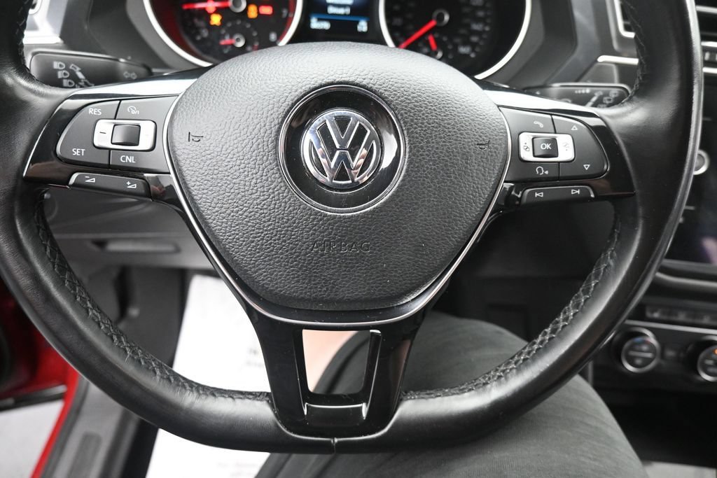 Used 2018 Volkswagen Tiguan SE AWD/4WD image 16