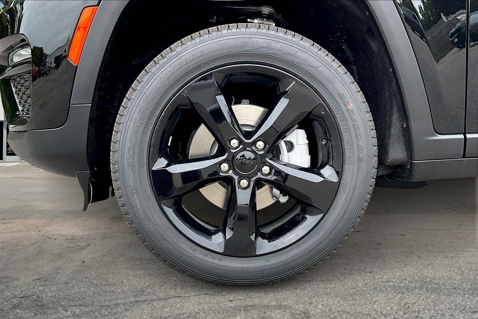 New 2025 Jeep Grand Cherokee Limited image 12