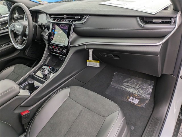 New 2025 Jeep Grand Cherokee Altitude image 30