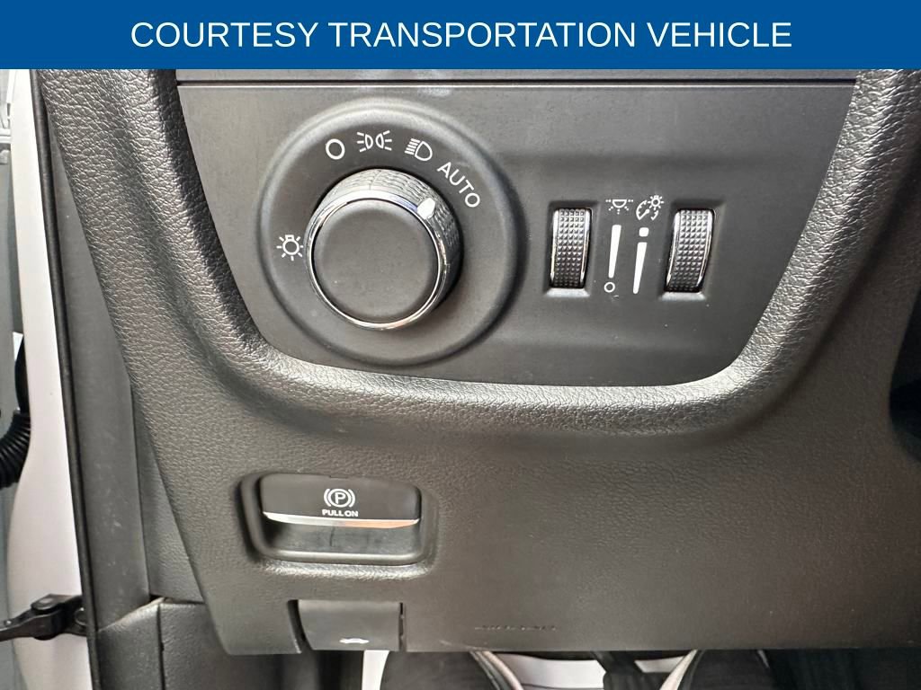 Used 2023 Jeep Grand Cherokee L Laredo image 15