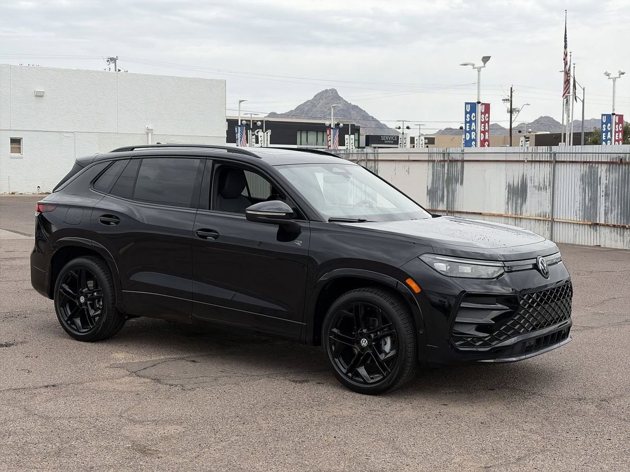 New 2026 Volkswagen Tiguan SE R-Line image 2