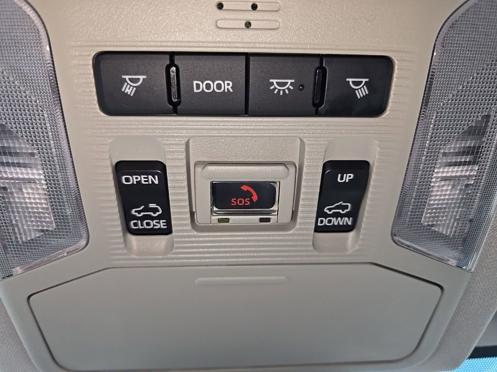 Used 2022 Toyota RAV4 XLE Premium image 14