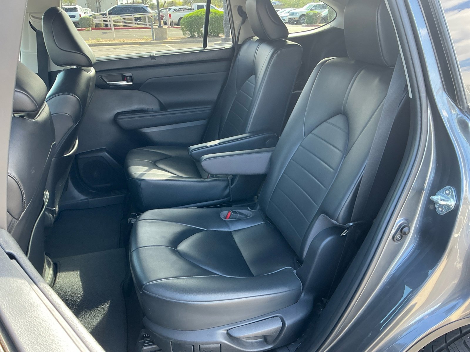 Used 2023 Toyota Highlander XLE image 13