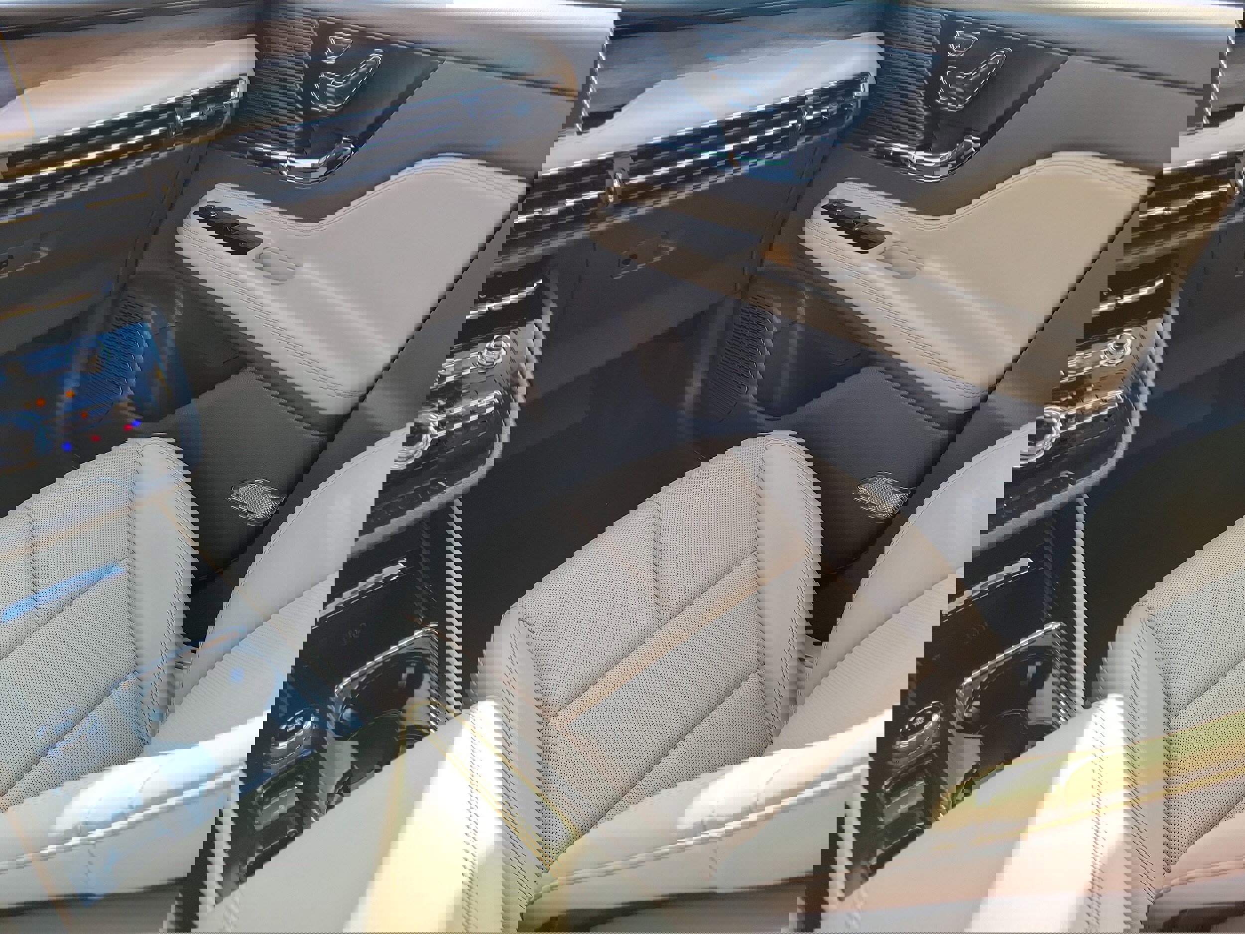 Used 2022 Lincoln Corsair Reserve w/ Equipment Group 201A image 15