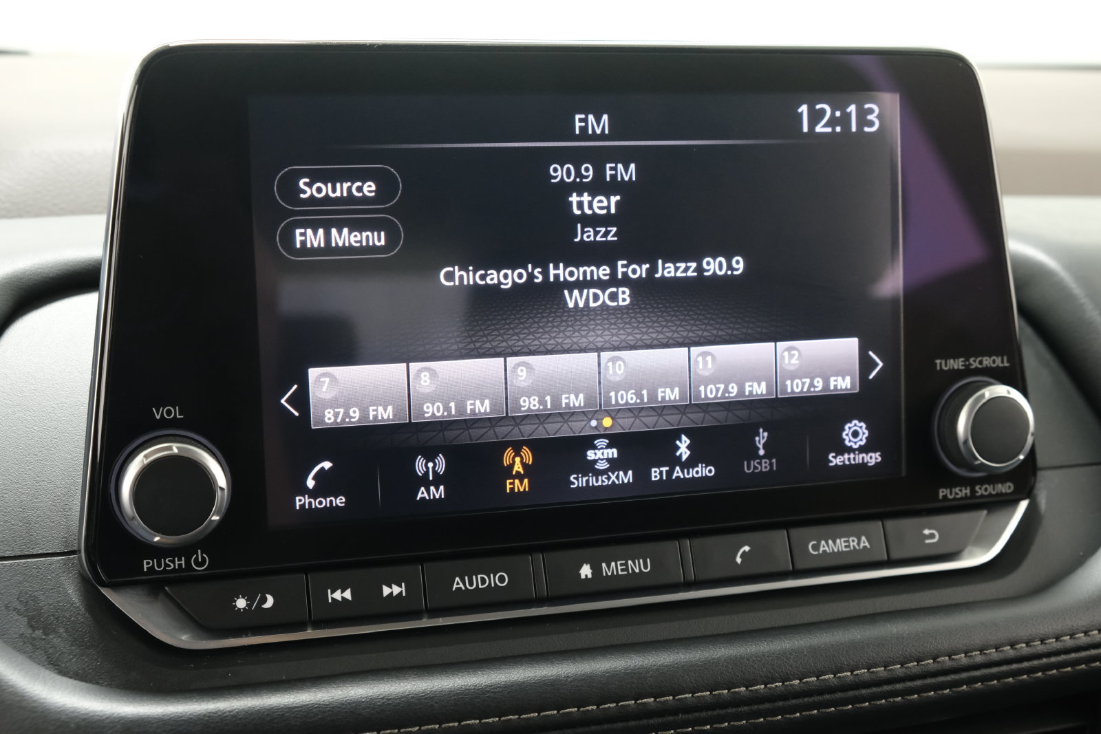 Used 2023 Nissan Rogue S AWD/4WD image 16
