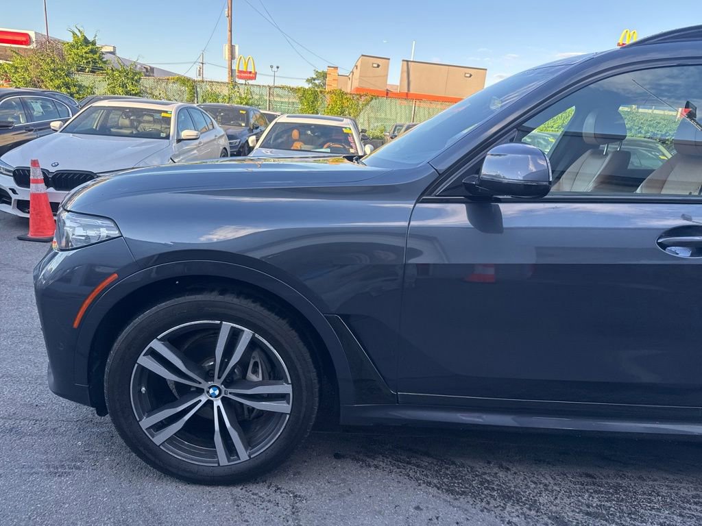 Used 2020 BMW X7 xDrive40i w/ M Sport Package AWD/4WD image 8
