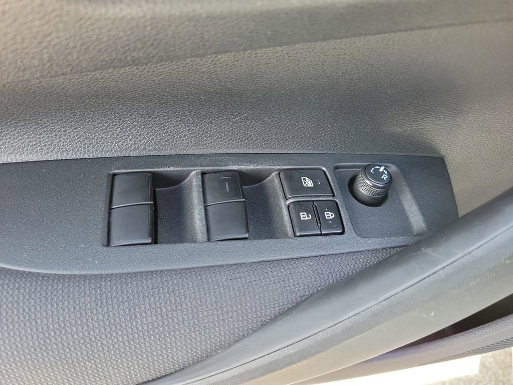 Used 2020 Toyota Corolla LE FWD image 19