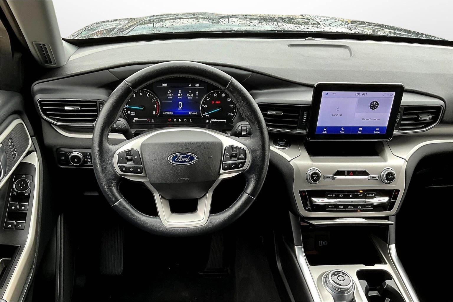 Used 2022 Ford Explorer XLT w/ Equipment Group 202A image 5