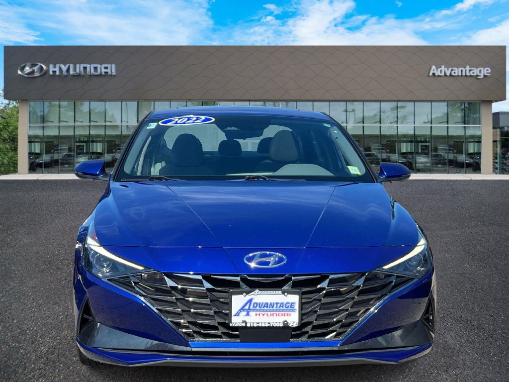 Used 2022 Hyundai Elantra SEL w/ Convenience + Premium Package FWD image 2
