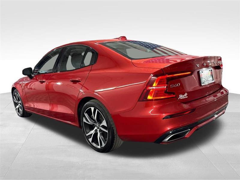 Used 2022 Volvo S60 T8 R-Design Expression image 7