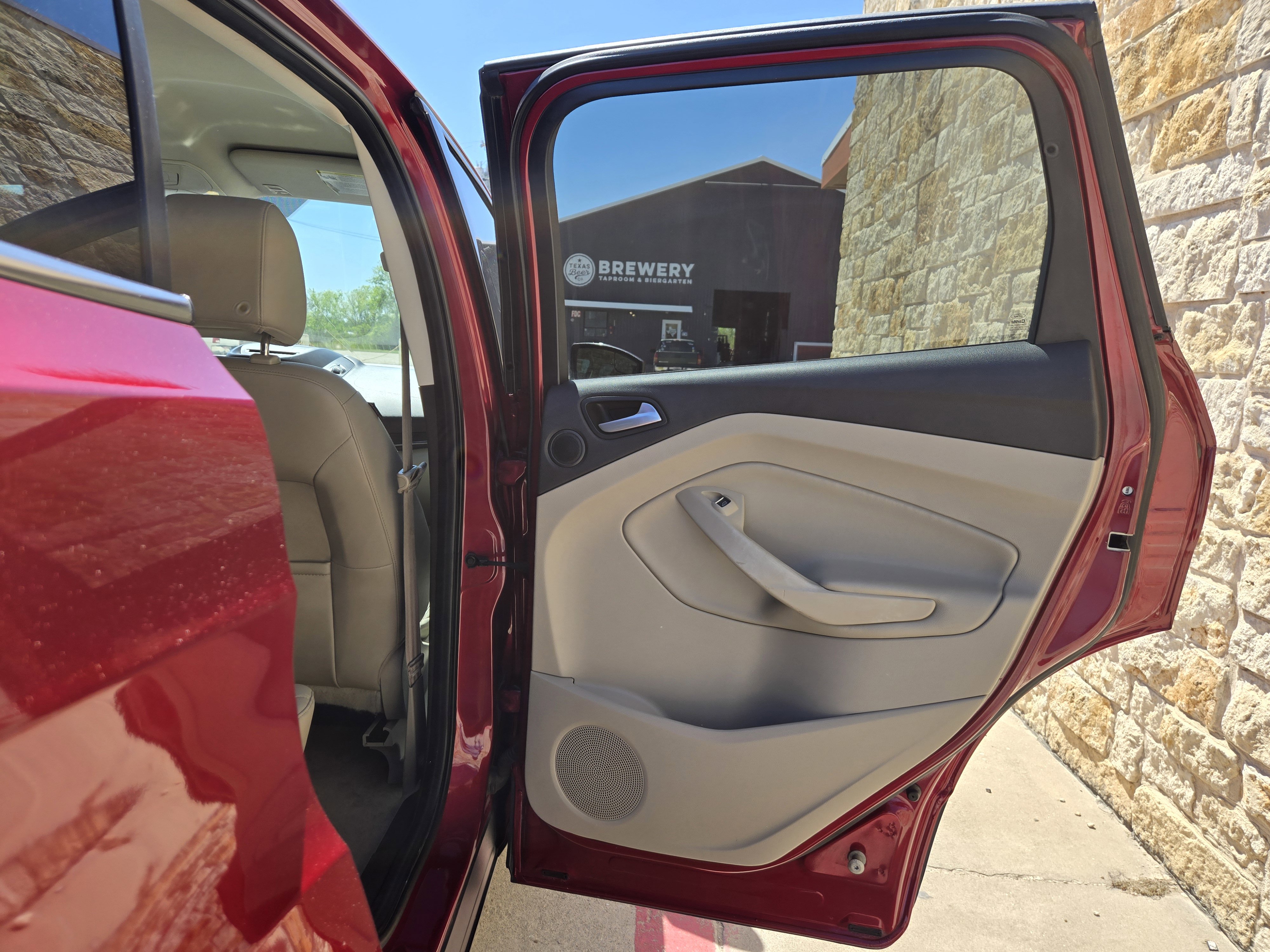 Used 2015 Ford Escape Titanium image 10