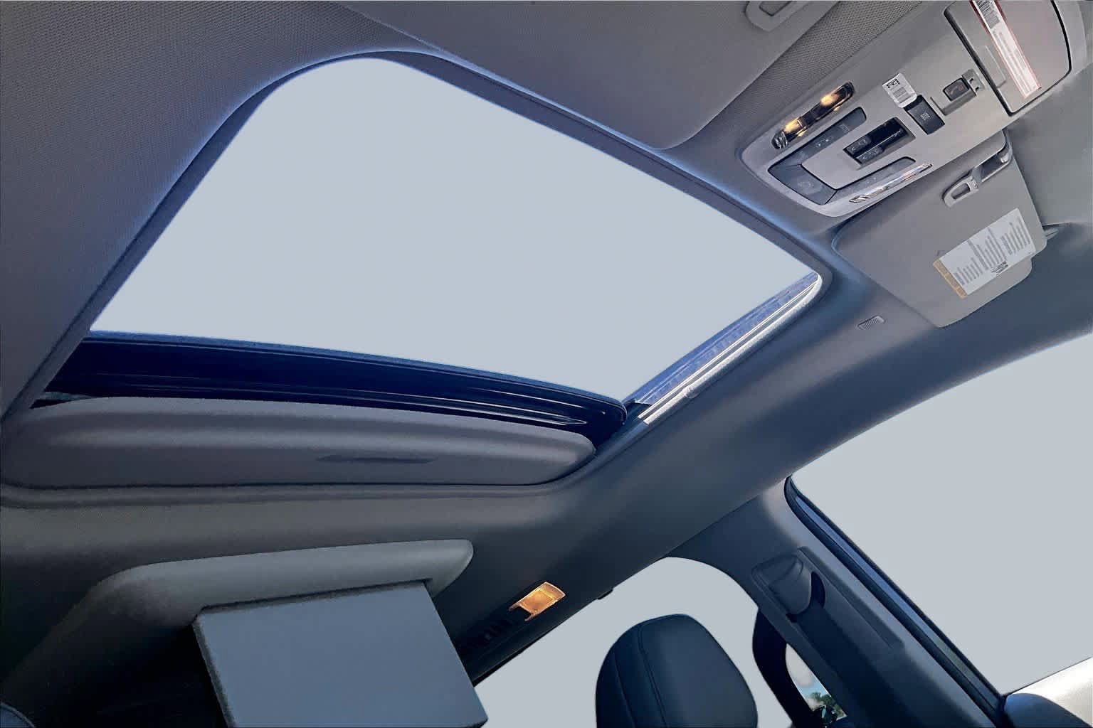 Used 2021 Toyota Sienna XLE w/ XLE Plus Package FWD image 14