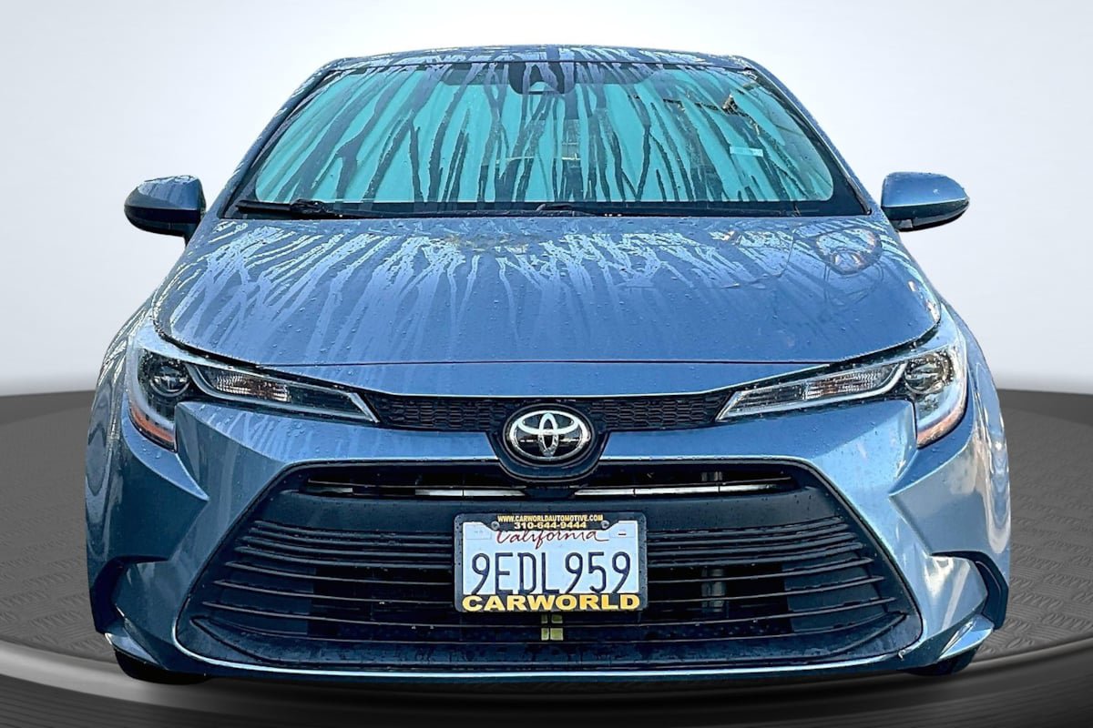 Used 2020 Toyota Corolla LE FWD image 3