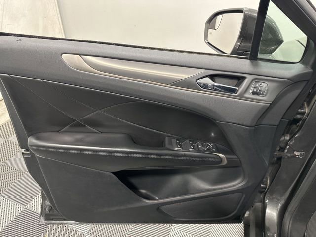 Used 2017 Lincoln MKC Premiere image 14