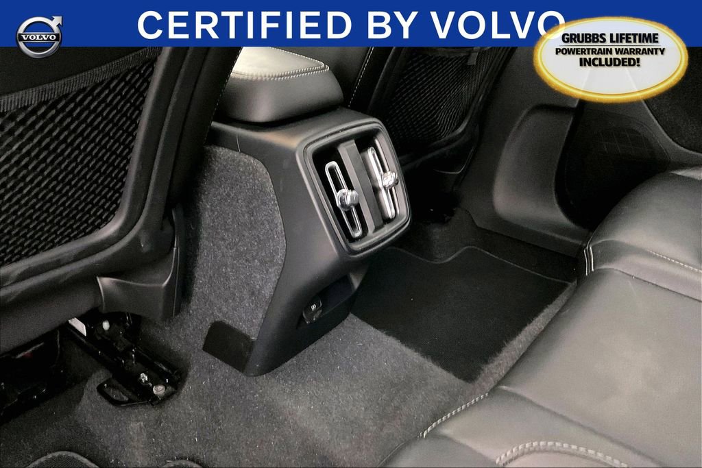 Used 2023 Volvo XC40 B4 Plus image 29