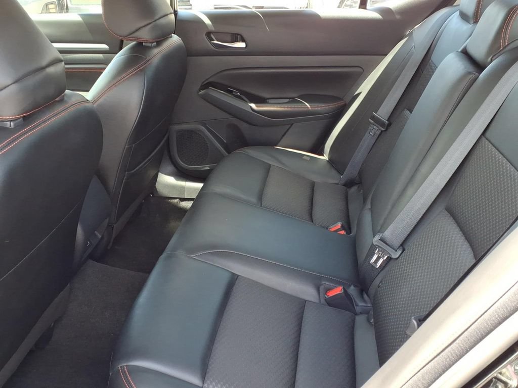 Used 2023 Nissan Altima 2.5 SR FWD image 13