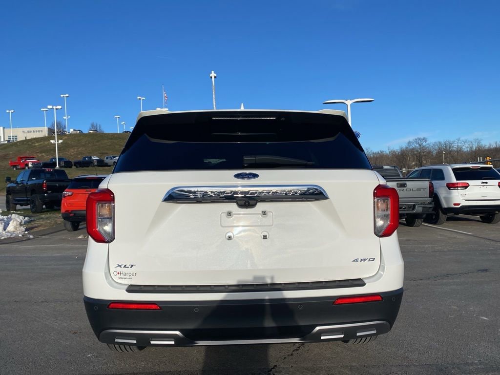 Used 2022 Ford Explorer XLT w/ Equipment Group 202A image 4