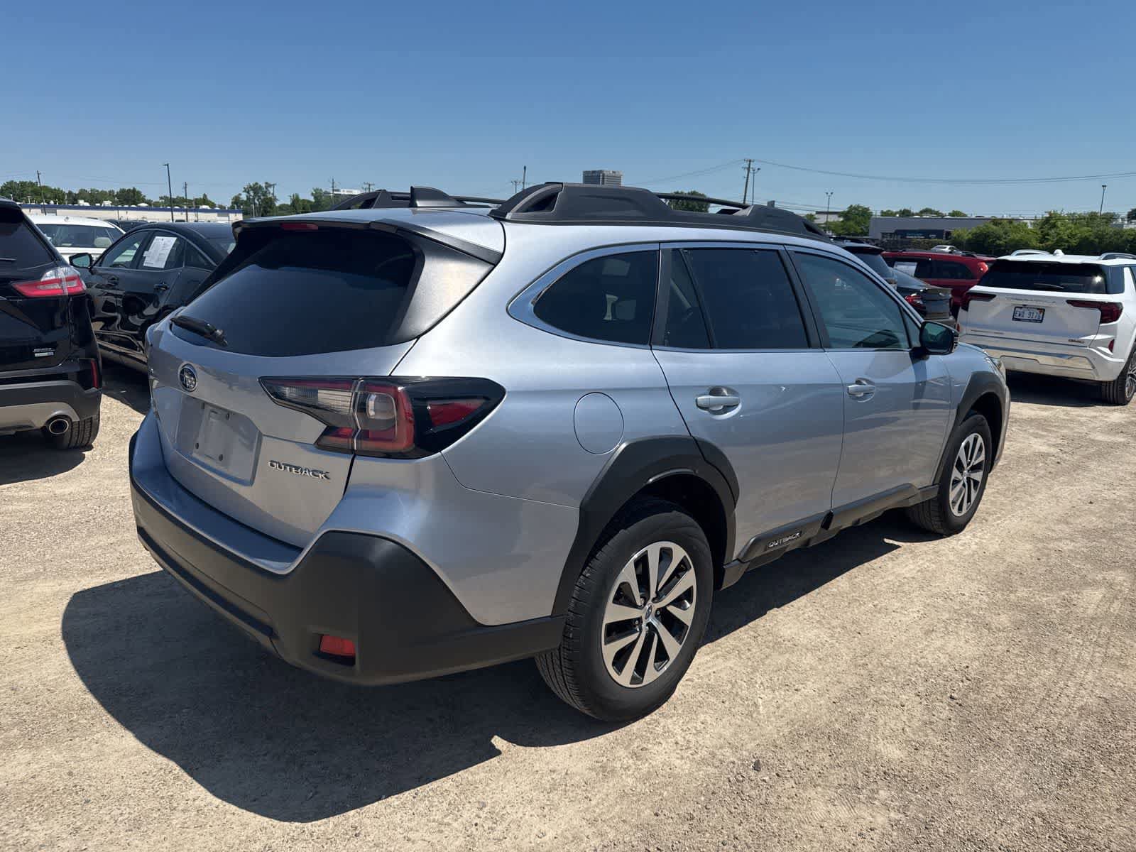 Used 2024 Subaru Outback Premium AWD/4WD image 3