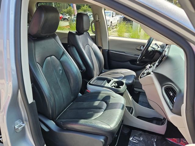 Used 2020 Chrysler Pacifica Touring-L image 18