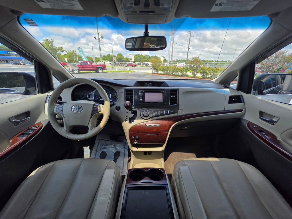 Used 2014 Toyota Sienna Limited image 9