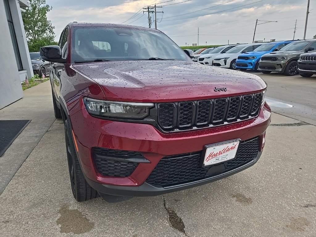 Used 2023 Jeep Grand Cherokee Altitude AWD/4WD image 14
