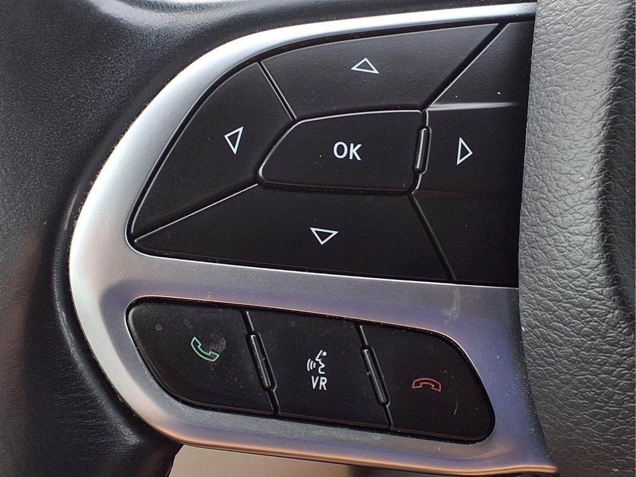 Used 2018 Chrysler Pacifica Touring-L FWD image 23