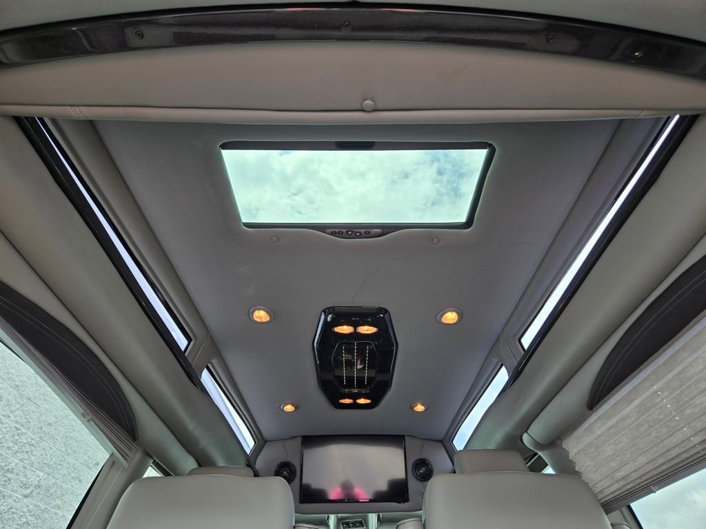 Used 2019 GMC Savana 2500 Extended w/ Enhanced Convenience Package image 9