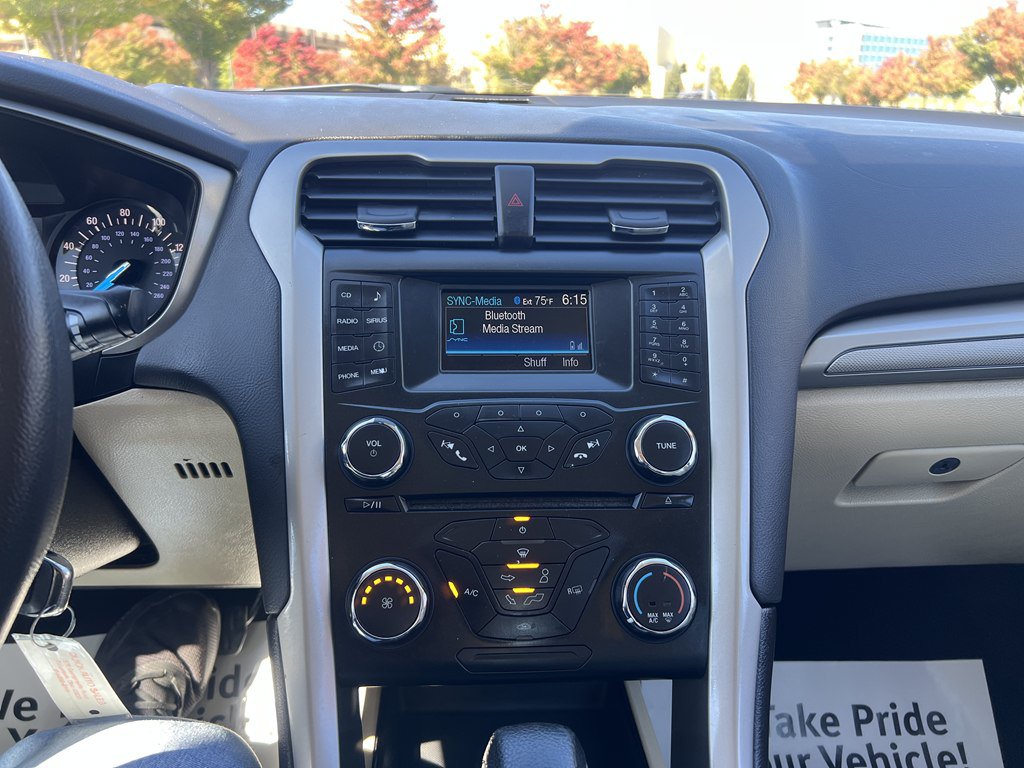 Used 2014 Ford Fusion SE FWD image 19