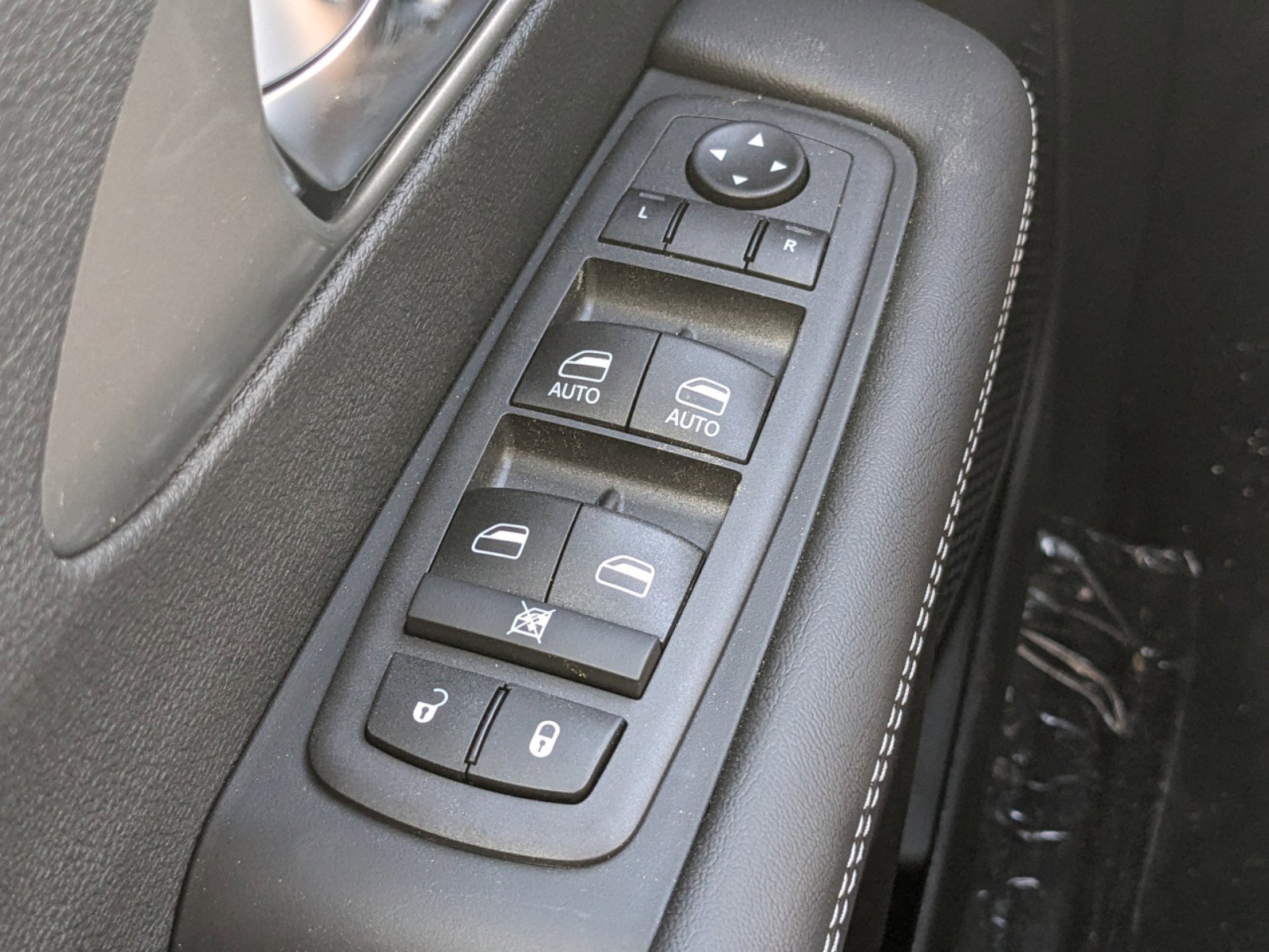 New 2025 Chrysler Voyager LX image 19