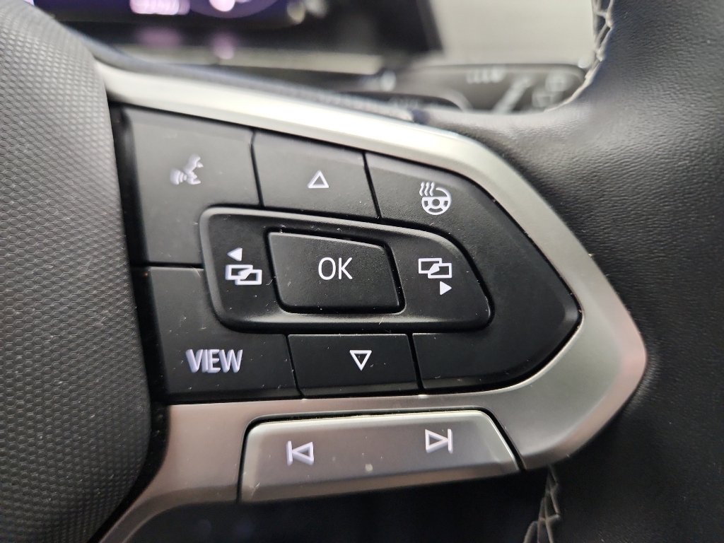 Certified 2025 Volkswagen Atlas Cross Sport SE FWD image 14