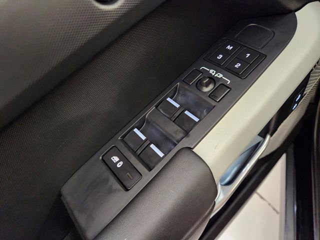Used 2023 Land Rover Defender 130 SE image 22