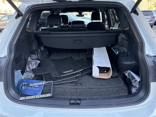 Certified 2022 Volkswagen Tiguan SE R-Line image 5