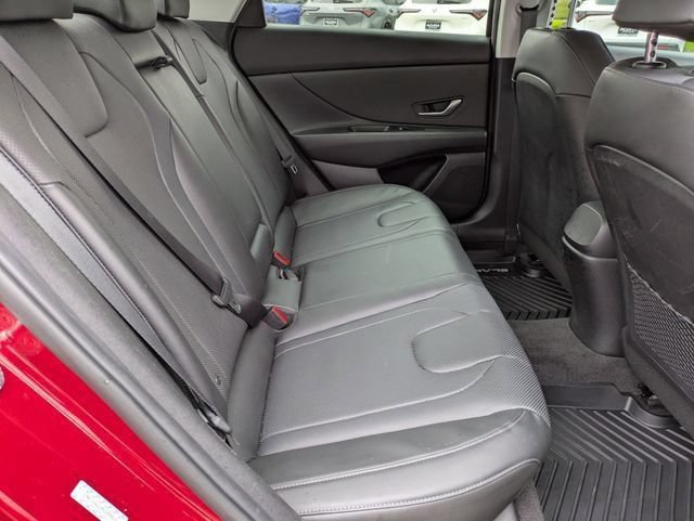 Used 2022 Hyundai Elantra Limited FWD image 18