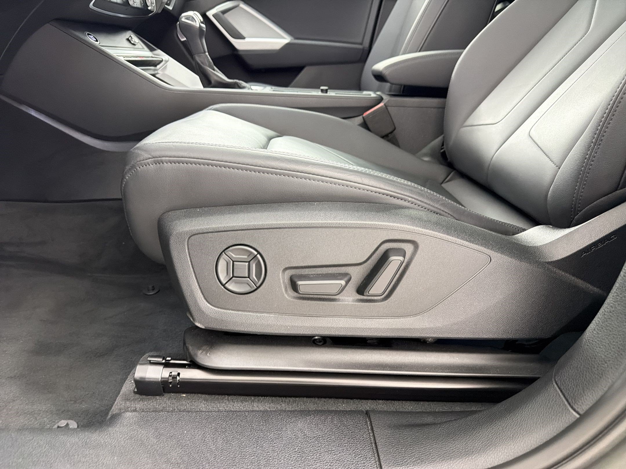 Certified 2025 Audi Q3 2.0T Premium w/ Convenience Package AWD/4WD image 13