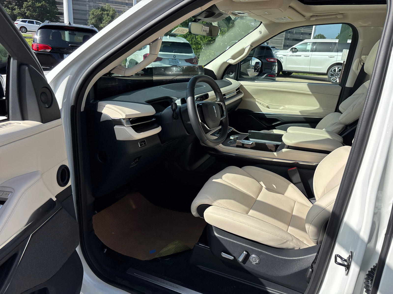 New 2027 Lincoln Navigator Reserve AWD/4WD image 24