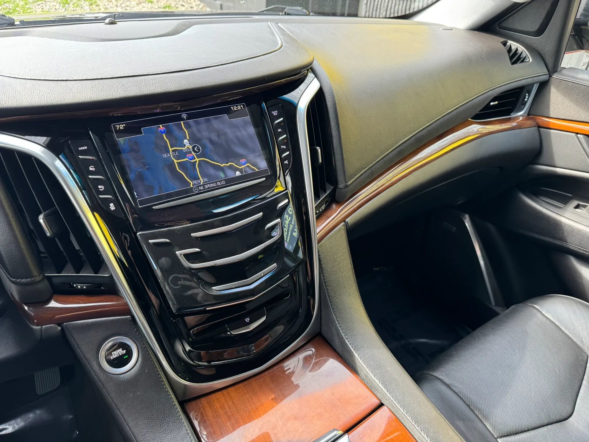 Used 2018 Cadillac Escalade ESV Premium Luxury AWD/4WD image 33