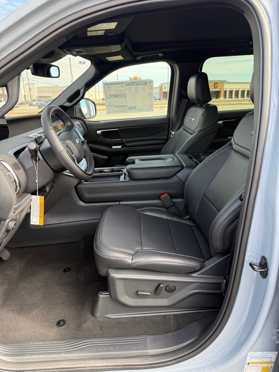 New 2025 Ford Expedition Max Platinum image 10