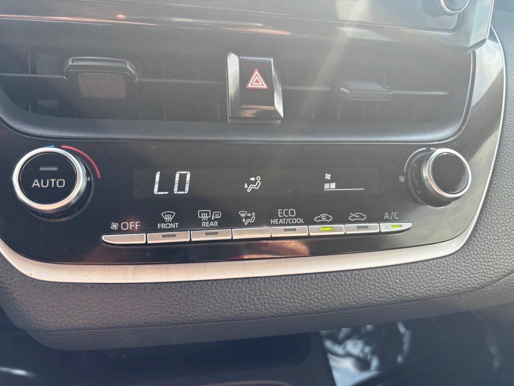 Used 2020 Toyota Corolla LE FWD image 19