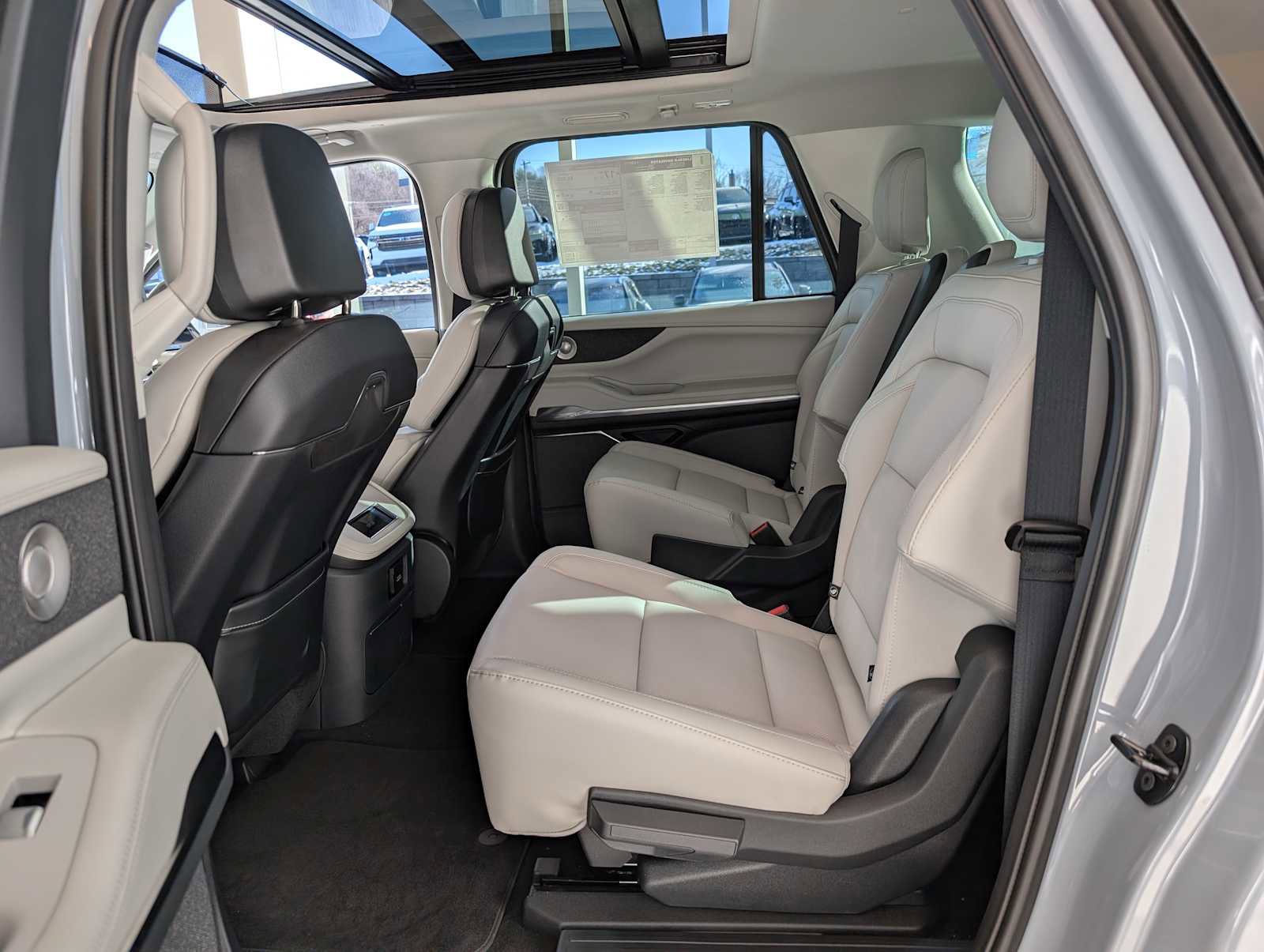 New 2026 Lincoln Navigator L Reserve w/ Jet Appearance Package image 17