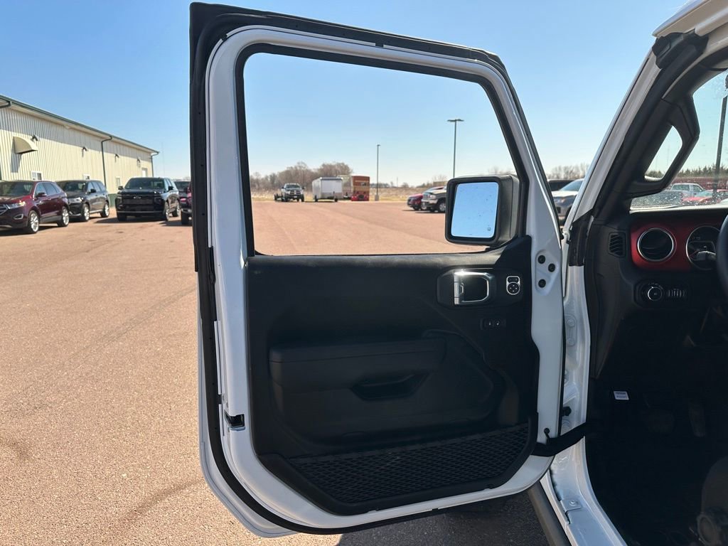 Used 2022 Jeep Wrangler Unlimited Rubicon w/ Cold Weather Group image 11