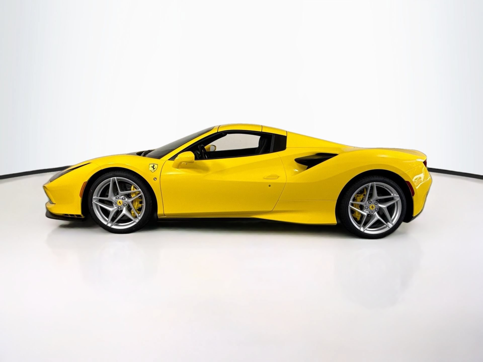 Certified 2022 Ferrari F8 Tributo RWD image 4