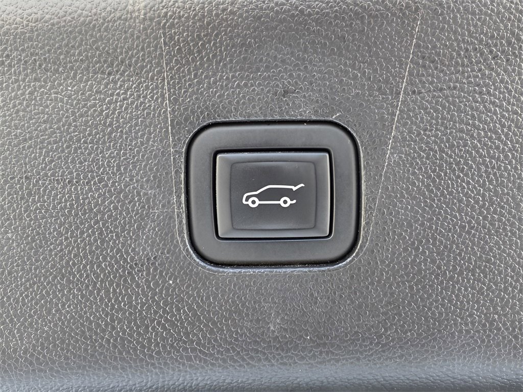 Used 2024 Buick Enclave Avenir w/ Avenir Technology Package image 15