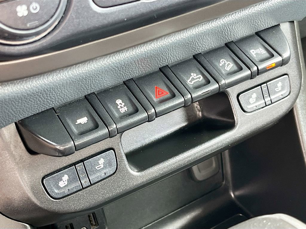 Used 2021 Chevrolet Colorado Z71 AWD/4WD image 19
