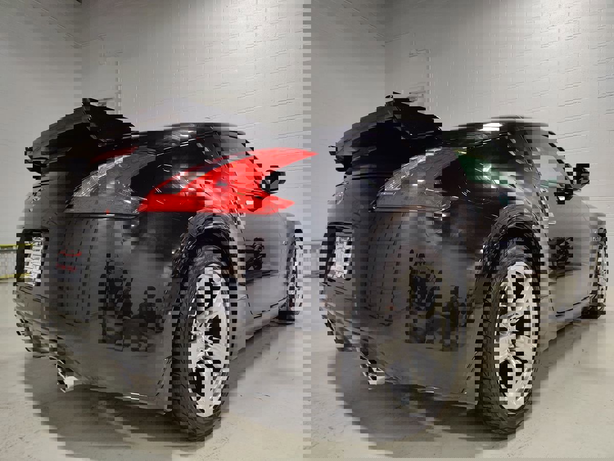 Used 2009 Nissan 370Z Touring image 8