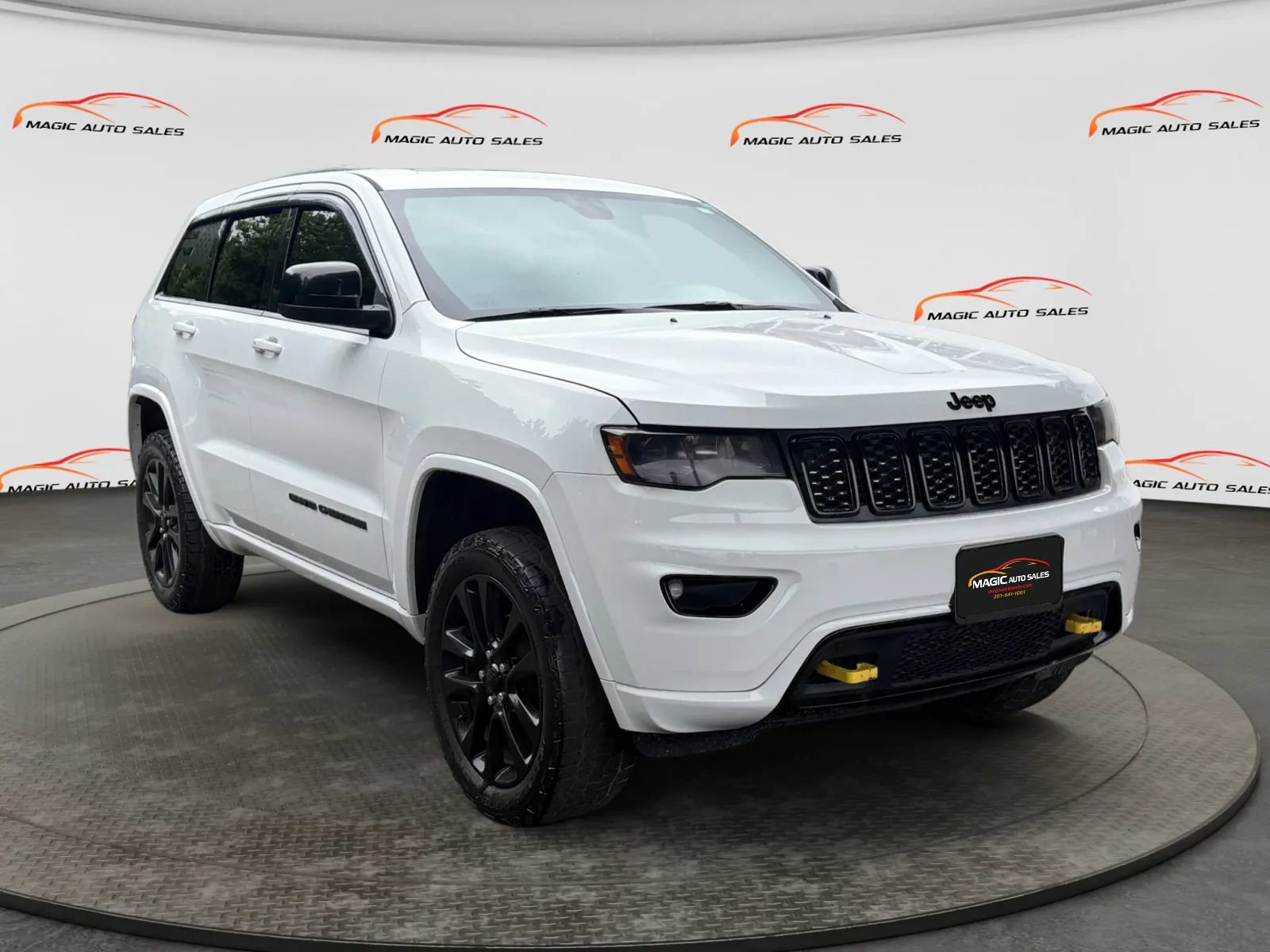 Used 2019 Jeep Grand Cherokee Altitude AWD/4WD image 5
