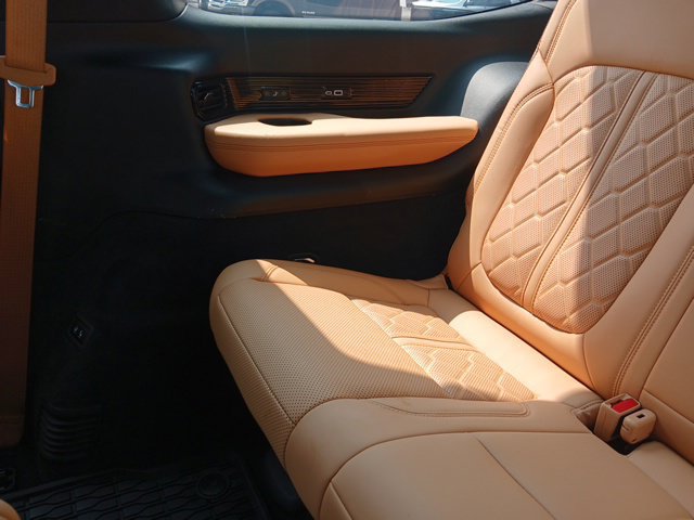 Used 2024 Jeep Grand Wagoneer Series III w/ Rear Seat Video Group 1 AWD/4WD image 17