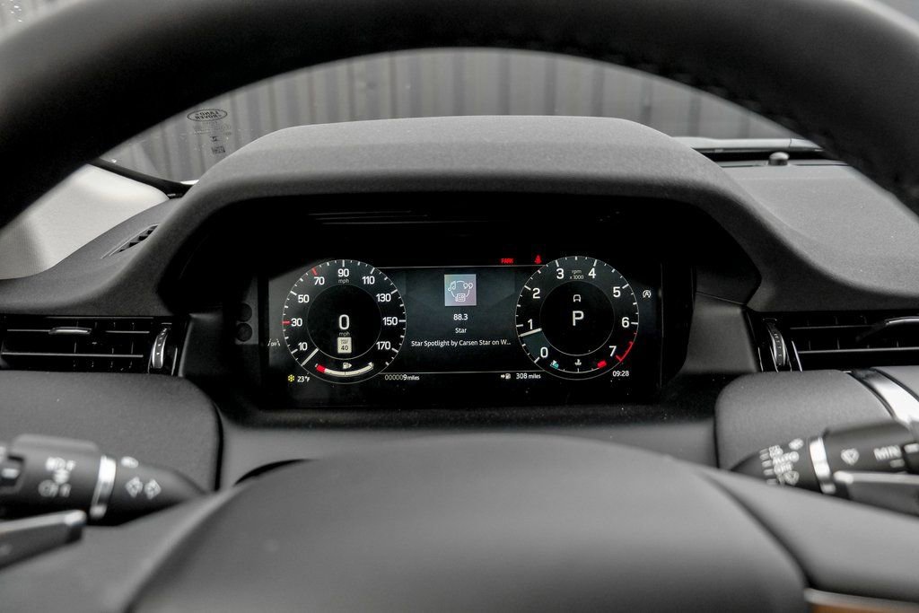 Used 2025 Land Rover Discovery Sport S image 12