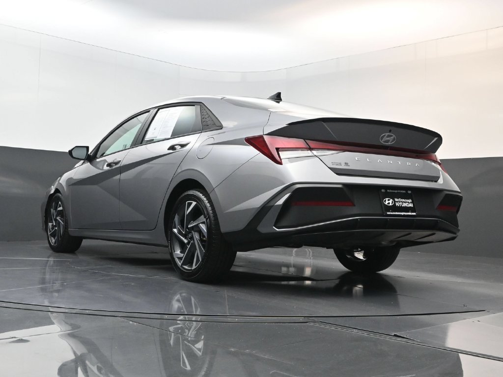 Used 2025 Hyundai Elantra Sport FWD image 26