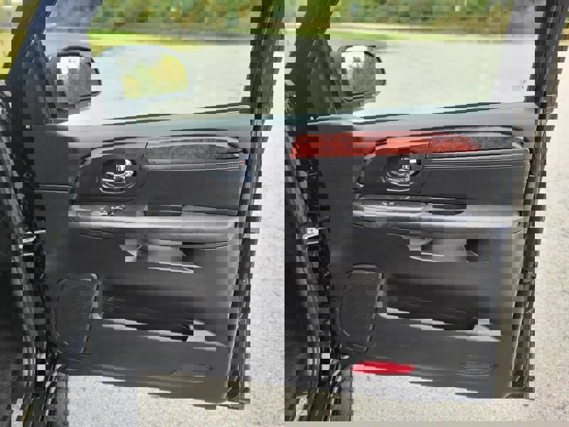 Used 2007 GMC Envoy Denali image 18